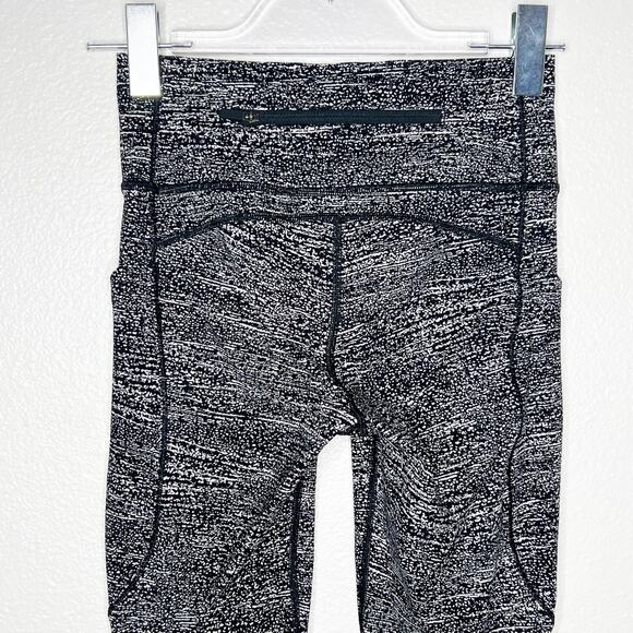 LULULEMON Pace Perfect 7/8 Tight (25") Legging Black White Womens 4 - Picture 6 of 14